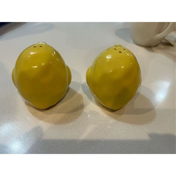 Animal Kingdom Limited Edition Disney Easter Salt & Pepper Shaker Set - Picture 2 of 3